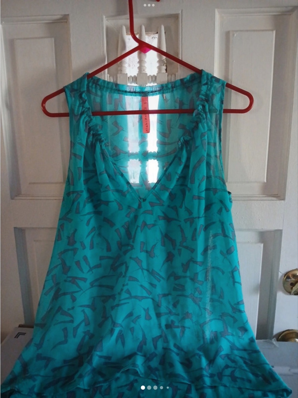 Eight Sixty Teal Sleeveless Printed V-Neck Blouse